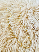 Load image into Gallery viewer, Vintage faux seed pearls gold tone necklace
