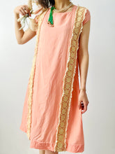 Load image into Gallery viewer, Vintage 1920s pink flapper dress
