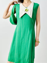 Load image into Gallery viewer, Vintage 1960s emerald green linen dress
