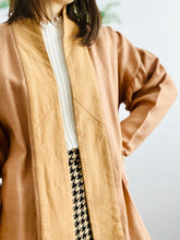 Load image into Gallery viewer, Vintage 1960s caramel color linen leather duster w ruched dolman sleeves

