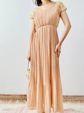 Load image into Gallery viewer, Vintage dusty pink pleated dress

