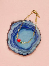 Load image into Gallery viewer, Vintage dainty gold chain coral bead bracelet
