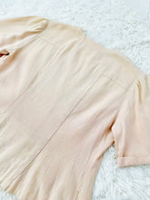 Load image into Gallery viewer, Vintage 1940s champagne pink rayon top w celluloid buttons
