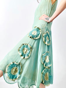 Vintage 1920s green silk dress with ruched velvet flowers