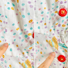 Load image into Gallery viewer, Vintage 1940s pastel colored hats novelty print cotton dress
