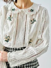 Load image into Gallery viewer, Vintage cotton embroidered blouse
