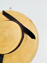 Load image into Gallery viewer, Vintage 1930s straw hat
