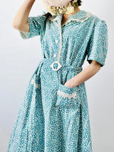 Load image into Gallery viewer, Vintage 1940s blue floral dress with belt
