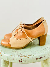 Load image into Gallery viewer, Vintage tan leather lace up oxford heels
