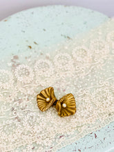 Load image into Gallery viewer, Vintage 1930s Brass Shell Belt Buckle w Pearls
