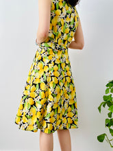 Load image into Gallery viewer, Vintage novelty print lemon floral dress w matching belt
