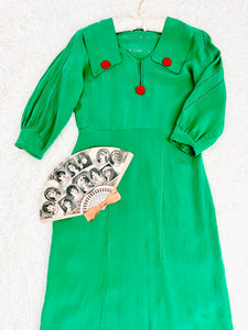 Vintage 1920s Art Deco green flapper dress