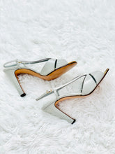 Load image into Gallery viewer, Vintage light gray Italian leather heels
