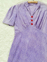 Load image into Gallery viewer, Vintage 1940s purple cotton novelty print
