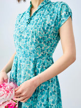 Load image into Gallery viewer, Vintage 1940s leaf print day dress

