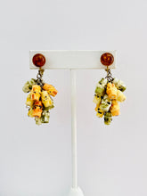 Load image into Gallery viewer, Vintage cluster clip on earrings
