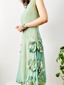 Vintage 1920s green silk dress with ruched velvet flowers