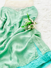 Load image into Gallery viewer, Vintage 1920s emerald green Art Deco dress
