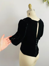 Load image into Gallery viewer, 1930s Velvet Top w Jet Black Glass Buttons Art Deco Pin

