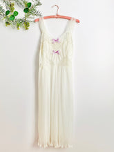 Load image into Gallery viewer, Vintage white pleated lace slip with bows
