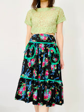 Load image into Gallery viewer, Vintage 1950s Novelty Print Floral Skirt with Heart Shaped Pockets
