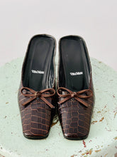 Load image into Gallery viewer, Vintage Vera Wang Leather mules
