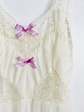 Load image into Gallery viewer, Vintage white pleated lace slip with bows
