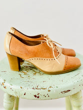 Load image into Gallery viewer, Vintage tan leather lace up oxford heels
