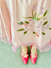 Load image into Gallery viewer, Vintage 1920s lilac color silk dress with ribbonwork
