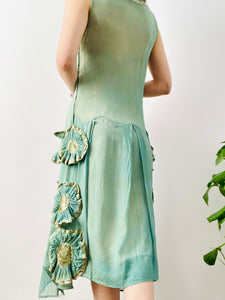 Vintage 1920s green silk dress with ruched velvet flowers