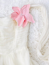 Load image into Gallery viewer, Vintage Late 1940s white organza dress with pink embroidered flowers
