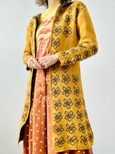 Load image into Gallery viewer, Vintage daisy duster style cardigan

