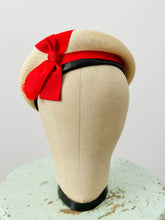 Load image into Gallery viewer, Vintage 1940s sailor style fascinator
