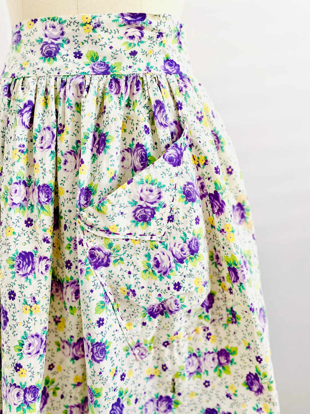 Vintage Handmade 1940s Purple Feedsack Cotton Floral Skirt w Pocket