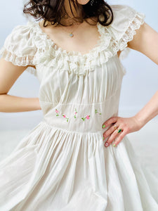 Vintage 1940s white cotton dress with ruffled lace and embroidery