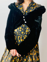 Load image into Gallery viewer, Vintage 1920s Art Deco black velvet coat with balloon sleeves
