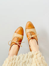 Load image into Gallery viewer, Vintage tan leather lace up oxford heels
