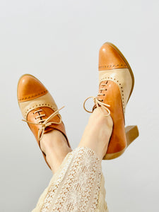 Vintage tan leather lace up oxford heels