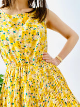 Load image into Gallery viewer, Vintage yellow floral dress with fine pleats
