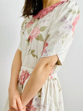 Load image into Gallery viewer, Vintage cabbage pink rose floral dress with crochet lace collar
