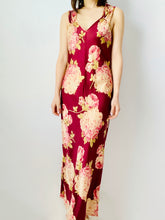 Load image into Gallery viewer, Vintage burgundy color rayon silk floral pink roses print dress
