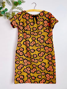 Vintage 1960s daisy print mod dress