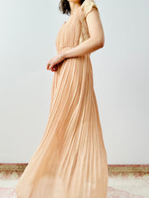 Load image into Gallery viewer, Vintage dusty pink pleated dress

