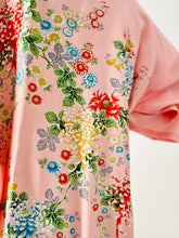 Load image into Gallery viewer, Vintage pastel pink daisy florals Japanese kimono
