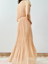Load image into Gallery viewer, Vintage dusty pink pleated dress
