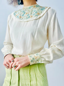 Vintage 1940s pearls embroidered rayon top