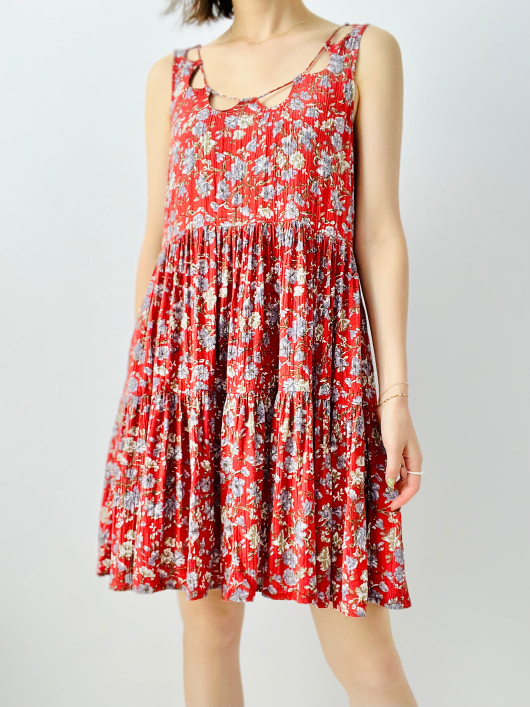 Red floral dress w scalloped neckline