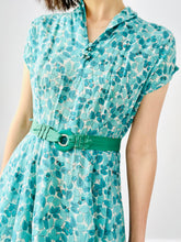 Load image into Gallery viewer, Vintage 1940s leaf print day dress
