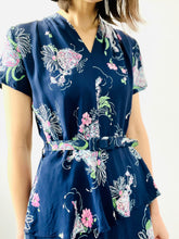 Load image into Gallery viewer, Vintage 1940s Novelty Print Dress Ladies w Parasols
