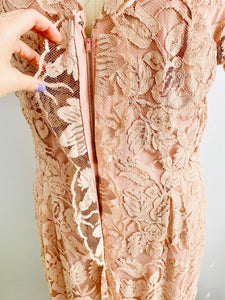 zipper on a vintage 1940s pink lace dress